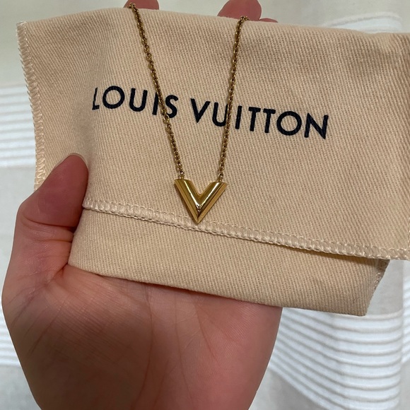 Louis Vuitton Essential V Necklace -Full set - Picture 9 of 9